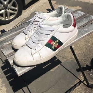 Gucci bee sneakers